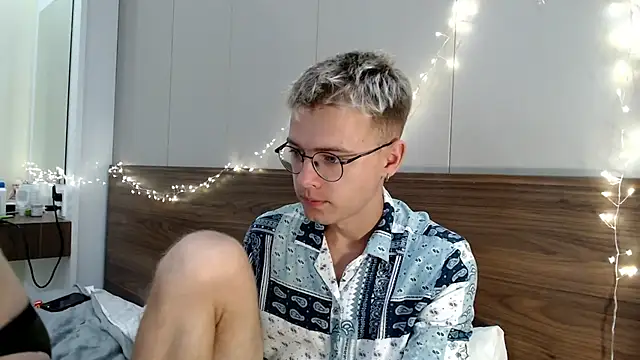 Snapshot of NikiKerryCum chatting on March 1, 2026, 1:55 pm NikiKerryCum online show from March 1, 2026, 1:55 pm