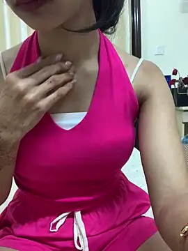 Snapshot of HEENA-STRIP chatting on February 22, 2026, 4:41 pm HEENA-STRIP online show from February 22, 2026, 4:41 pm