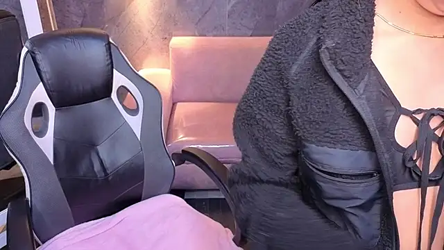 Sophie jones b online show from April 9, 2026, 12:33 pm