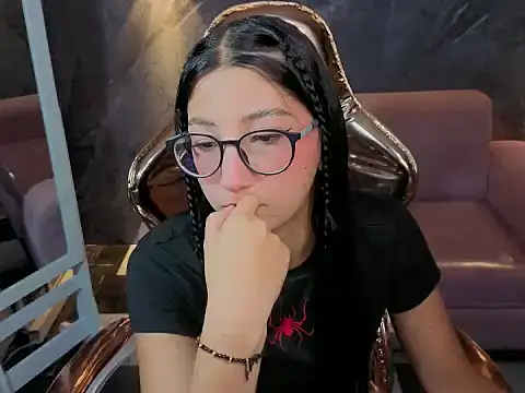 Sophie jones b online show from February 4, 2026, 12:44 pm