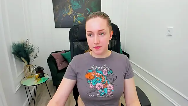 CaseyTerini online show from April 19, 2026, 4:24 am