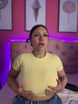 Snapshot of Miia__Taylor chatting on February 1, 2026, 2:10 am Miia Taylor online show from February 1, 2026, 2:10 am