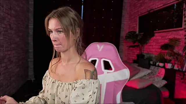 Crystal Kris online show from February 5, 2026, 5:58 am