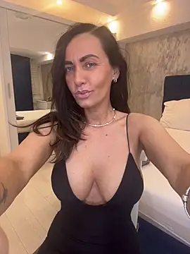 DivineAmely online show from July 18, 2026, 3:42 pm