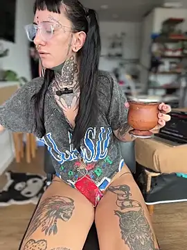 Snapshot of xsadtanas chatting on February 23, 2026, 5:35 pm xsadtanas online show from February 23, 2026, 5:35 pm