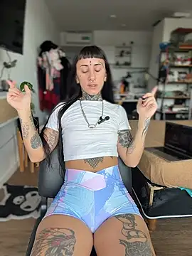 Snapshot of xsadtanas chatting on February 24, 2026, 4:41 pm xsadtanas online show from February 24, 2026, 4:41 pm