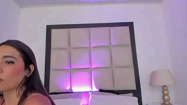 SussyFox online show from April 6, 2026, 3:46 am