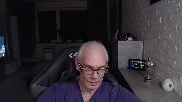 Snapshot of KoelnKoeln chatting on July 4, 2026, 9:41 pm KoelnKoeln online show from July 4, 2026, 9:41 pm
