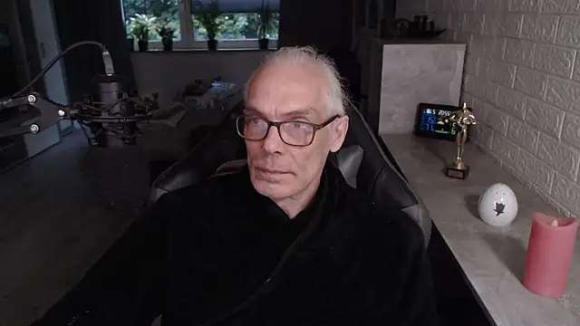Snapshot of KoelnKoeln chatting on May 18, 2026, 6:56 pm KoelnKoeln online show from May 18, 2026, 6:56 pm