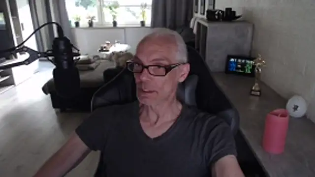 Snapshot of KoelnKoeln chatting on May 28, 2026, 6:14 pm KoelnKoeln online show from May 28, 2026, 6:14 pm