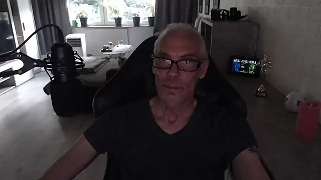Snapshot of KoelnKoeln chatting on June 22, 2026, 6:38 pm KoelnKoeln online show from June 22, 2026, 6:38 pm