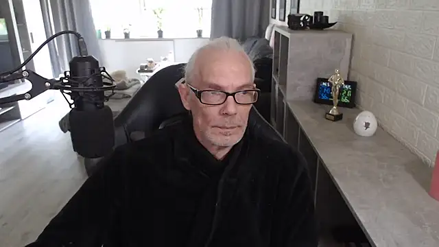 Snapshot of KoelnKoeln chatting on May 14, 2026, 2:58 pm KoelnKoeln online show from May 14, 2026, 2:58 pm