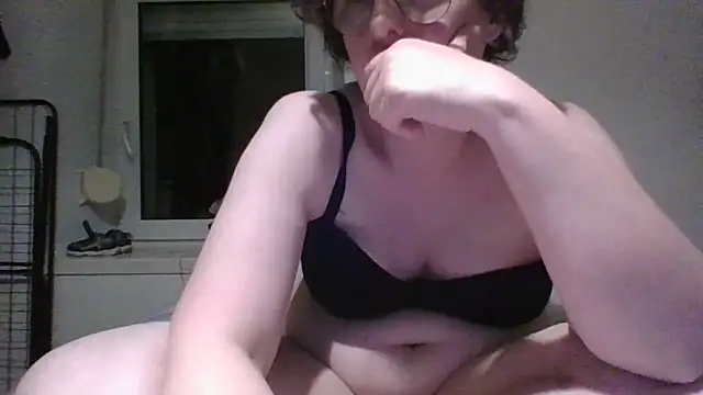 OIseauNoir88 online show from March 28, 2026, 8:32 pm