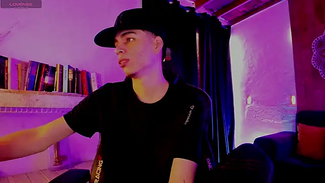 Snapshot of juan_posada chatting on February 16, 2026, 5:11 pm juan posada online show from February 16, 2026, 5:11 pm