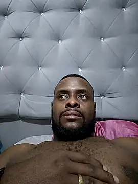 Snapshot of Tuverdugo12 chatting on February 10, 2026, 4:00 am Tuverdugo12 online show from February 10, 2026, 4:00 am