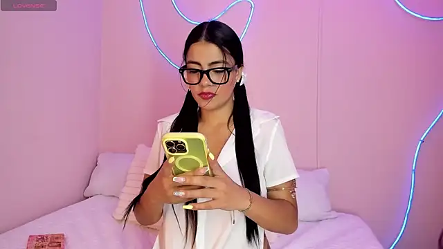 Hilaryportman online show from March 4, 2026, 4:31 am