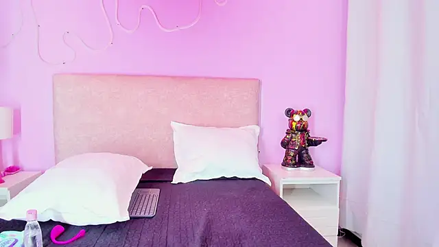 Hilaryportman online show from March 1, 2026, 3:06 am