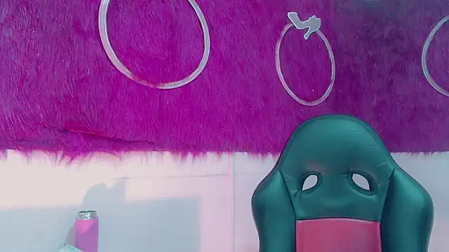 Snapshot of isabella_vogue chatting on February 16, 2026, 11:20 am isabella vogue online show from February 16, 2026, 11:20 am