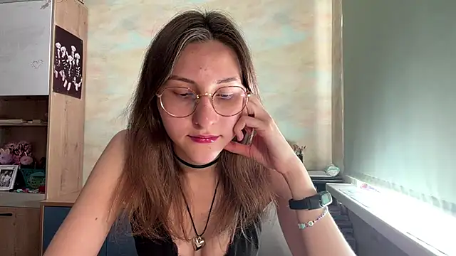 Snapshot of Miaaa_Moon chatting on May 19, 2026, 11:39 am Miaaa Moon online show from May 19, 2026, 11:39 am
