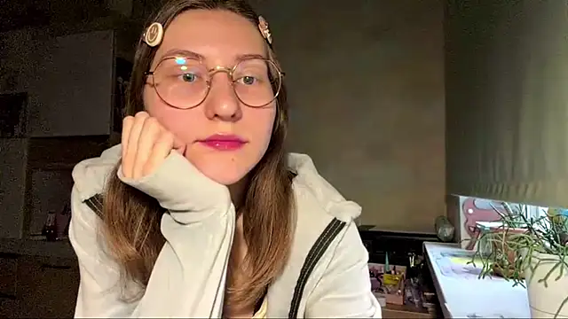 Snapshot of Miaaa_Moon chatting on April 21, 2026, 2:45 pm Miaaa Moon online show from April 21, 2026, 2:45 pm