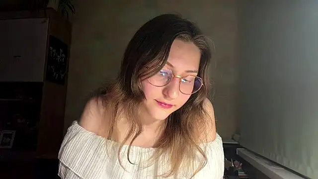 Snapshot of Miaaa_Moon chatting on May 31, 2026, 7:47 pm Miaaa Moon online show from May 31, 2026, 7:47 pm