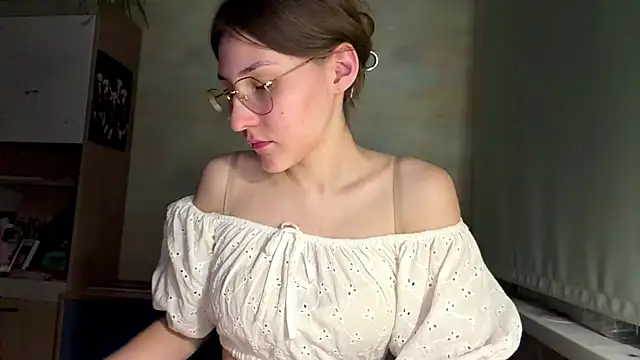 Snapshot of Miaaa_Moon chatting on July 14, 2026, 6:58 pm Miaaa Moon online show from July 14, 2026, 6:58 pm