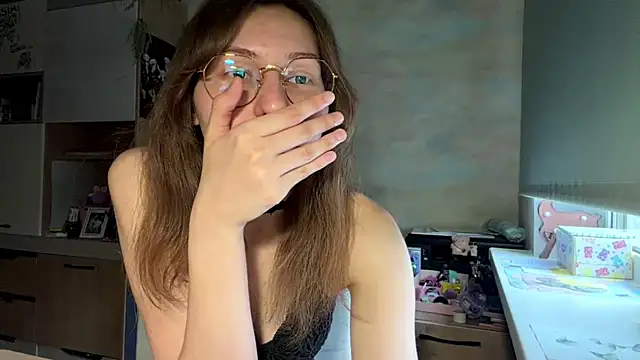 Miaaa Moon online show from April 13, 2026, 2:21 pm