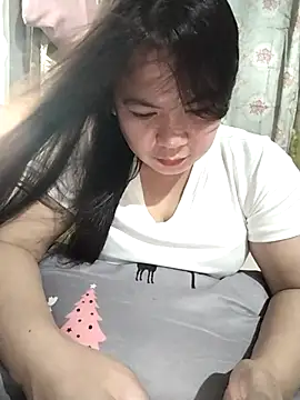 Zyramae 25 online show from February 13, 2026, 7:19 am