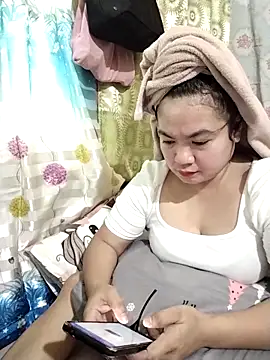 Zyramae 25 online show from February 17, 2026, 6:54 am