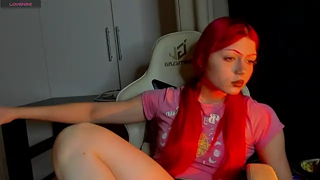 Snapshot of Leah_Castro chatting on February 25, 2026, 5:46 pm Leah Castro online show from February 25, 2026, 5:46 pm