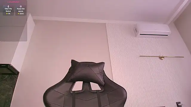 jjasleen0 online show from February 13, 2026, 3:39 am