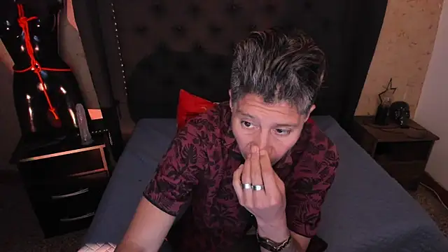 Kali Panther online show from April 16, 2026, 9:39 pm