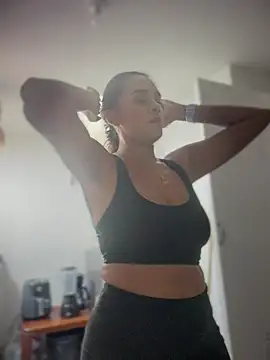 LunaHeat online show from February 11, 2026, 5:35 pm