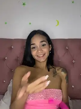 Maria x Alejandra online show from April 29, 2026, 9:43 pm