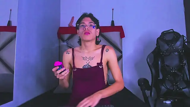 Snapshot of Bennet-Gray chatting on February 25, 2026, 4:12 am Bennet-Gray online show from February 25, 2026, 4:12 am