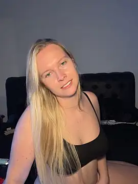 Snapshot of Ellie-rosee chatting on February 15, 2026, 3:00 pm Ellie-rosee online show from February 15, 2026, 3:00 pm