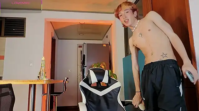 Snapshot of golden_twink_ chatting on February 10, 2026, 6:23 am golden twink online show from February 10, 2026, 6:23 am