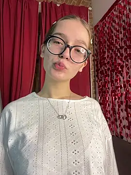 Snapshot of MyKittySayMeow chatting on February 15, 2026, 8:41 pm MyKittySayMeow online show from February 15, 2026, 8:41 pm