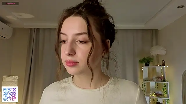 Snapshot of LeanneDinkle chatting on February 21, 2026, 4:47 am LeanneDinkle online show from February 21, 2026, 4:47 am