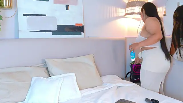 Snapshot of VioletBloomm chatting on February 8, 2026, 1:20 pm VioletBloomm online show from February 8, 2026, 1:20 pm