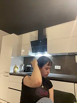 Just-Lilly online show from April 17, 2026, 8:11 pm