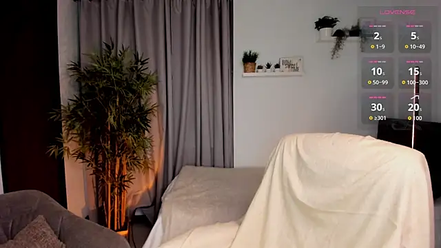moonhelen online show from July 12, 2026, 1:39 am