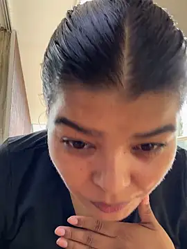 moonhelen online show from May 26, 2026, 6:28 pm