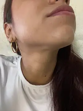 CarolineFyre online show from April 9, 2026, 12:33 pm