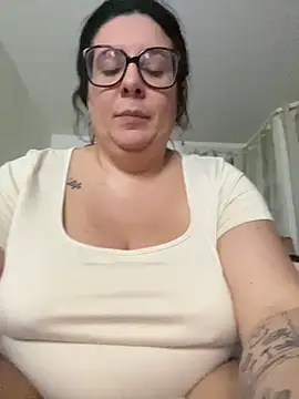 JasmineGlow7 online show from April 26, 2026, 9:01 pm