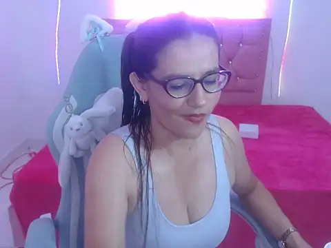 Snapshot of snowhot-69 chatting on February 9, 2026, 12:08 am snowhot-69 online show from February 9, 2026, 12:08 am