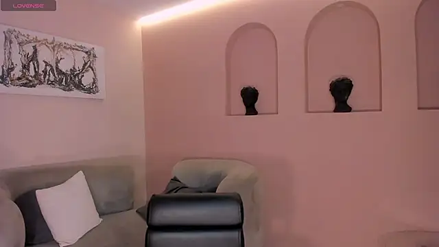 LucieMartin online show from April 9, 2026, 7:53 pm