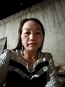 baby 112233 online show from April 3, 2026, 9:10 pm