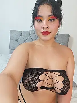 zoe love18 online show from May 20, 2026, 4:31 am