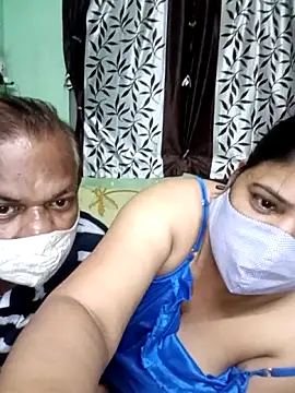 Snapshot of HoneyHush chatting on February 7, 2026, 7:11 pm HoneyHush online show from February 7, 2026, 7:11 pm